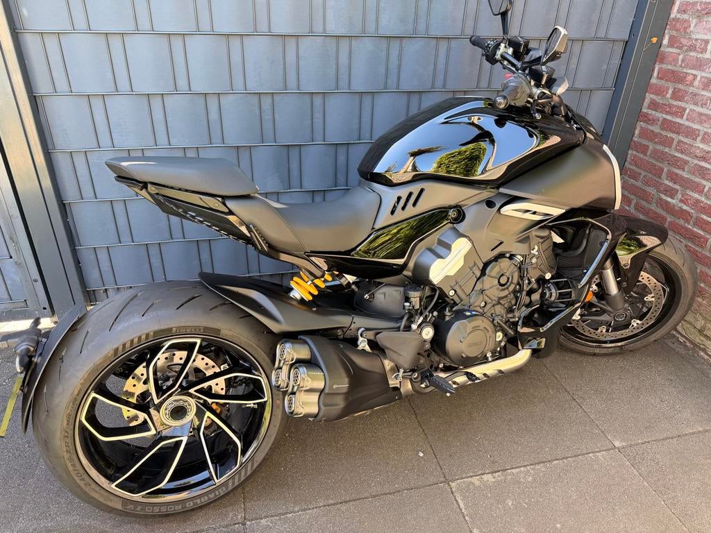Ducati Diavel V4 Gloss Black Carbon. RS Uitlaat – Topstaat!, Motoren, Italie, Sportuitlaat, Occasion, 4 cilinders