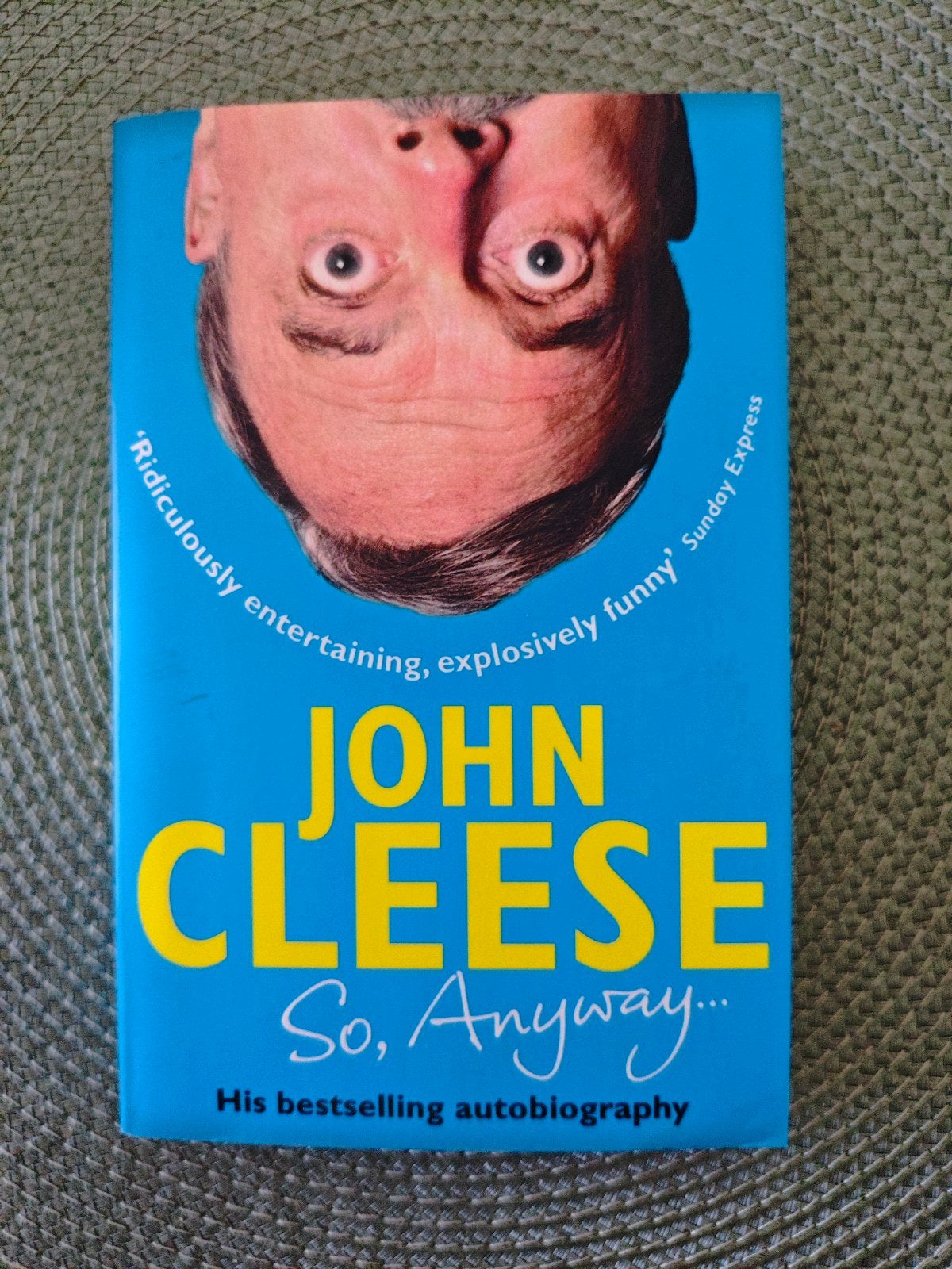 John Cleese - So, Anyway... Zijn bestseller autobiografie, Ophalen of Verzenden, Gelezen, John Cleese, Film, Tv en Media
