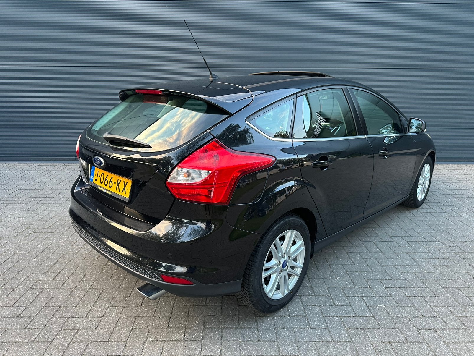 Ford Focus 1.6 TI-VCT Titanium SCHUIFDAK | CARPLAY | CRUISE, Auto's, 4 cilinders, Zwart, 1216 kg, Particulier