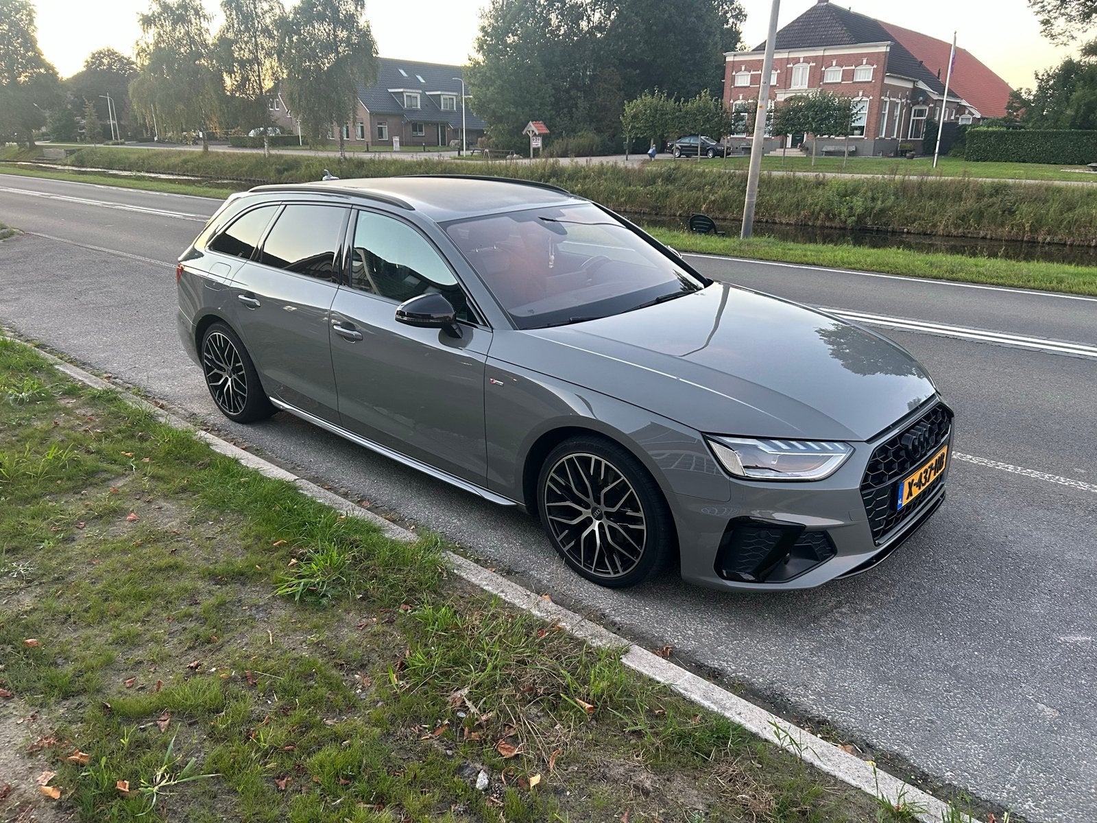 Foto 2 van Audi A4 2.0 Tdie 136pk 2020 Grijs