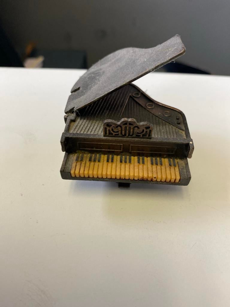 Vintage miniatuur piano puntenslijper, Ophalen of Verzenden