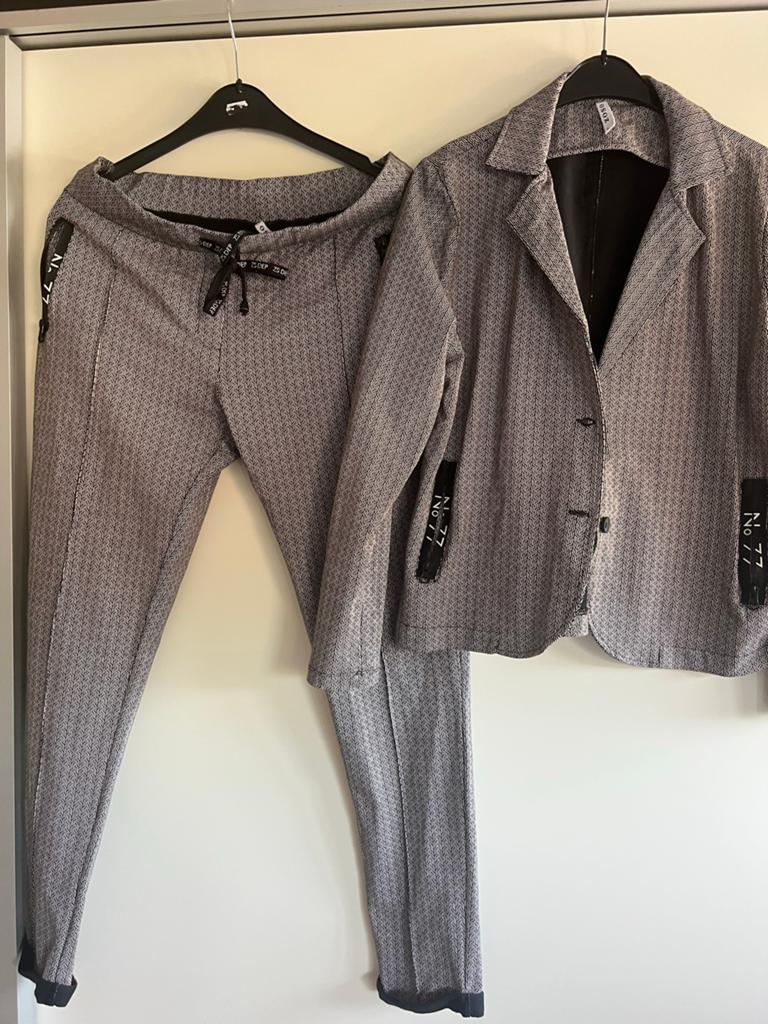 Prachtige ZoSo Pak:, Kleding | Dames, Broeken en Pantalons, Maat 42/44 (L), Nieuw, Ophalen of Verzenden, Grijs