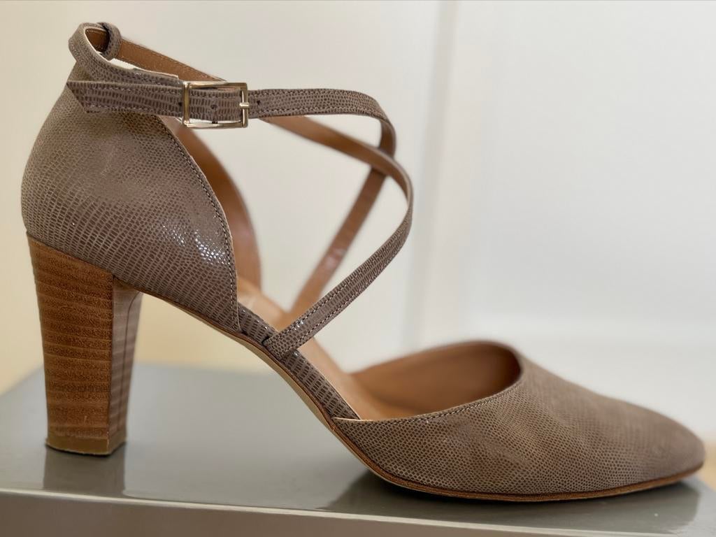 Vero Cuoio beige pumps Maat 40, Ophalen of Verzenden, Zo goed als nieuw, Overige kleuren, Pumps