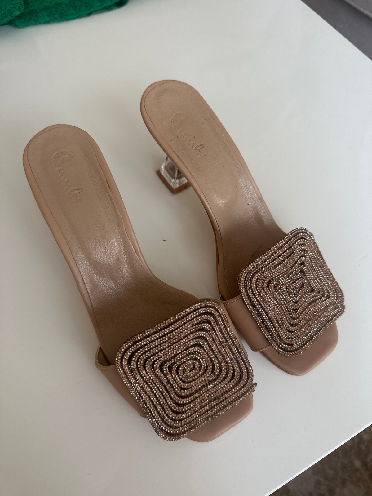 Bambi Muiltjes met Hak en Strass - Maat 37, Kleding | Dames, Ophalen of Verzenden, Gedragen, Beige, Sandalen of Muiltjes