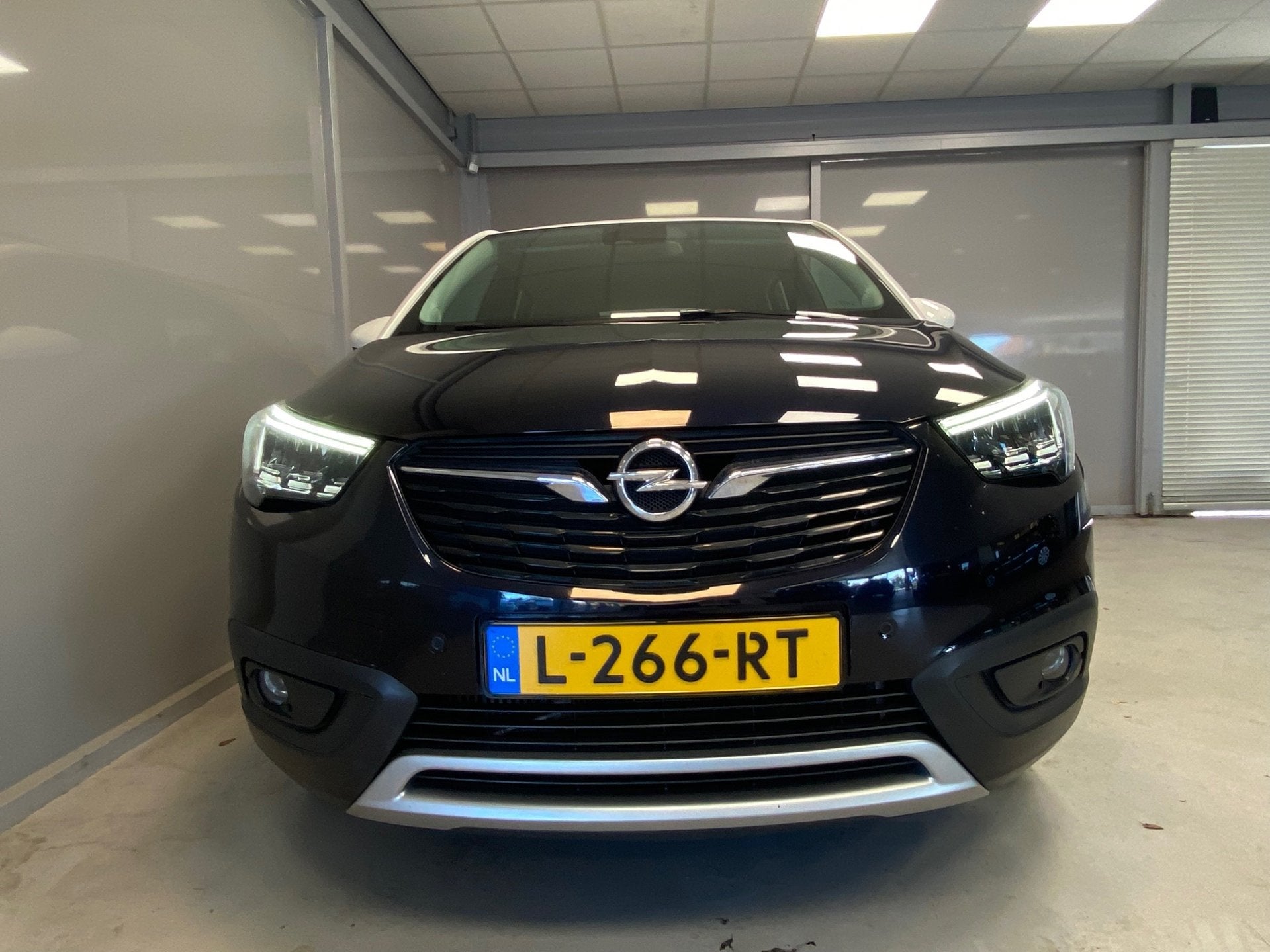 Opel Crossland X 1.2 Turbo Ultimate 131 PK !| NAVI | CLIMA |, Auto's, Voorwielaandrijving, Dealer onderhouden, 840 kg, Gebruikt