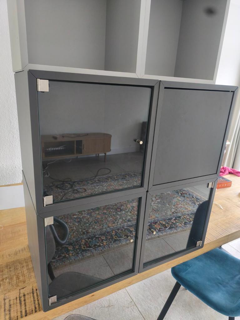 IKEA Wandkastjes met Glazen Deurtjes en Ophangmateriaal, Huis en Inrichting, Kasten | Overige, Ophalen, Gebruikt