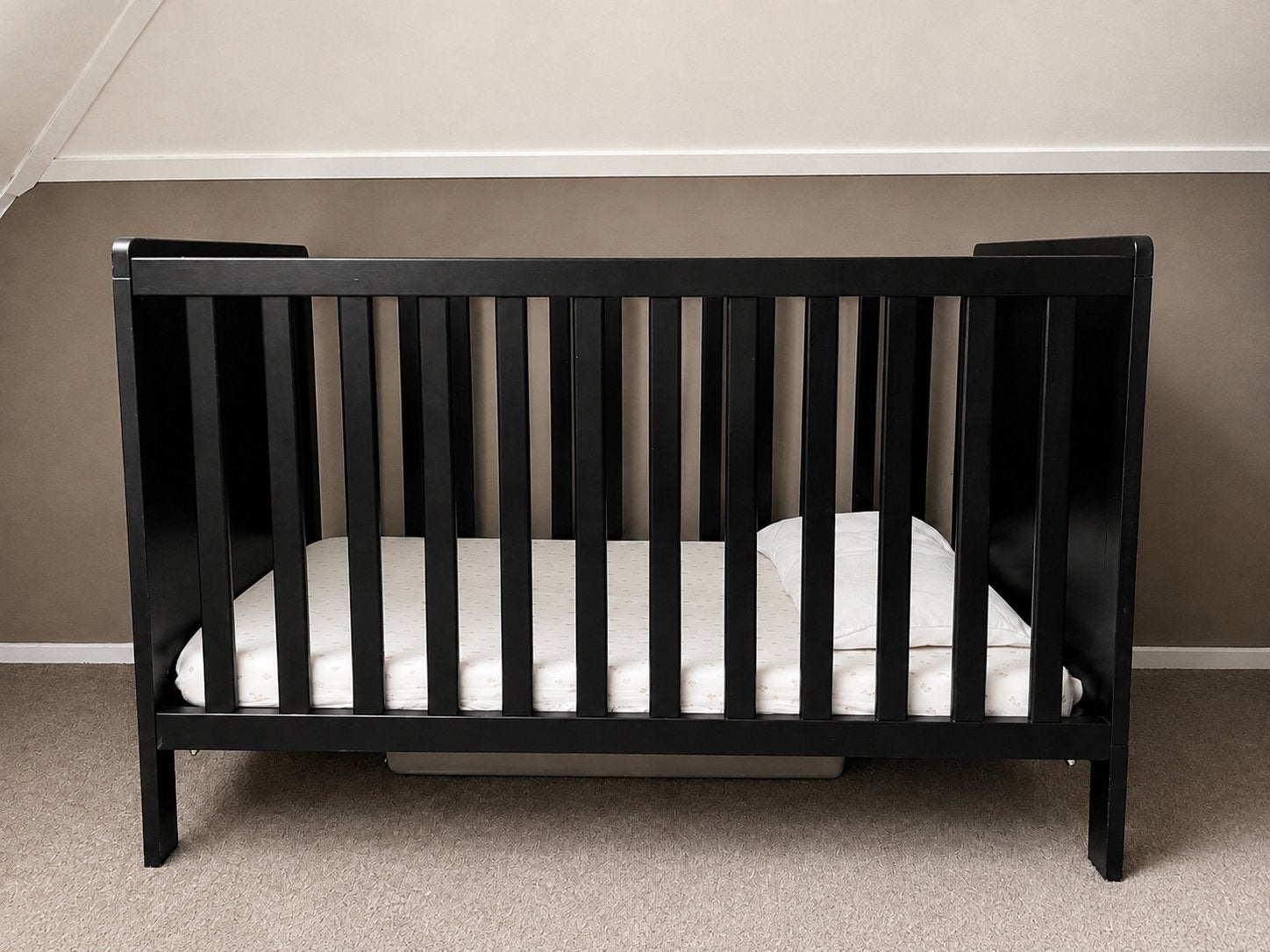 Ledikant - Europe Baby Ralph II Babybed Zwart 60x120 cm, Ophalen, Gebruikt, Minder dan 140 cm, Minder dan 70 cm