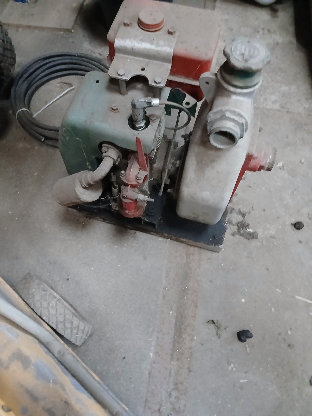 Robuuste waterpomp op benzine - Ideaal voor diverse klussen, Tuin en Terras, Ophalen, Gebruikt, Handmatig, Beregeningspomp