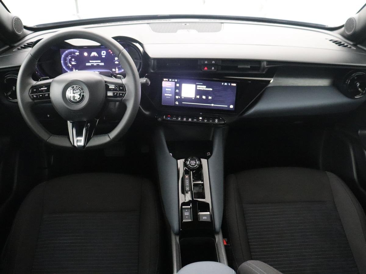 Alfa Romeo Junior 1.2 Turbo Hybrid Ibrida | LED | Parkeerhul, 145 pk, Stof, Euro 6, 620 kg