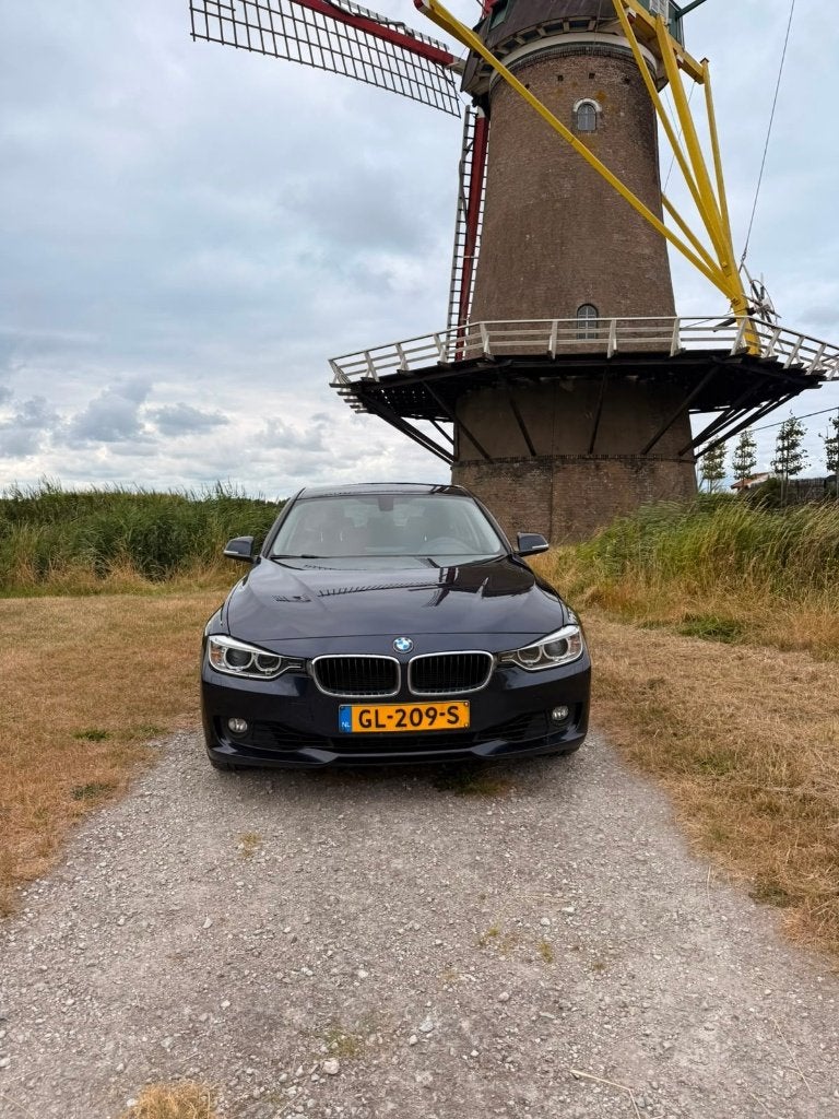BMW 3-Serie 2.0 320I Touring AUT 2015 Blauw, Auto's, BMW, 4 cilinders, Blauw, Stationwagon, 3-Serie