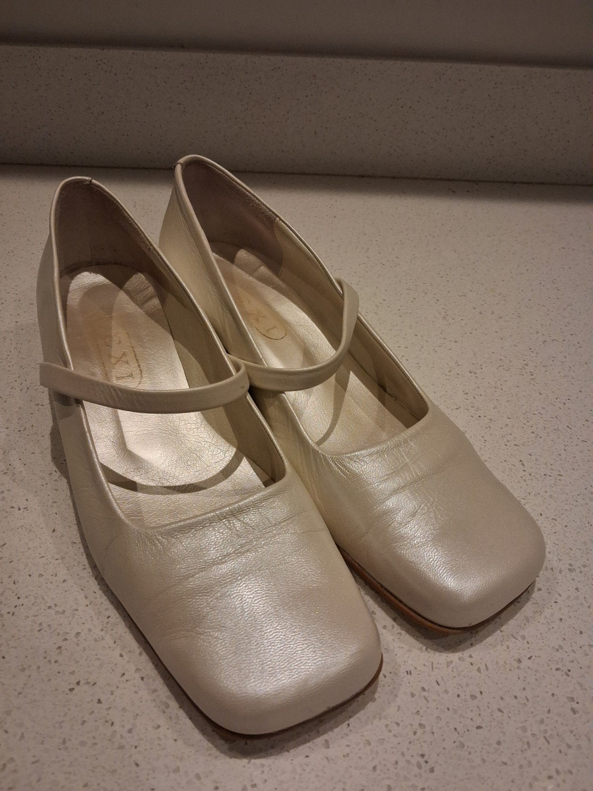 Indira Lexi Bruidsschoenen - Off White - Maat 7.5, Ophalen, Schoenen met lage hakken, Wit, Zo goed als nieuw