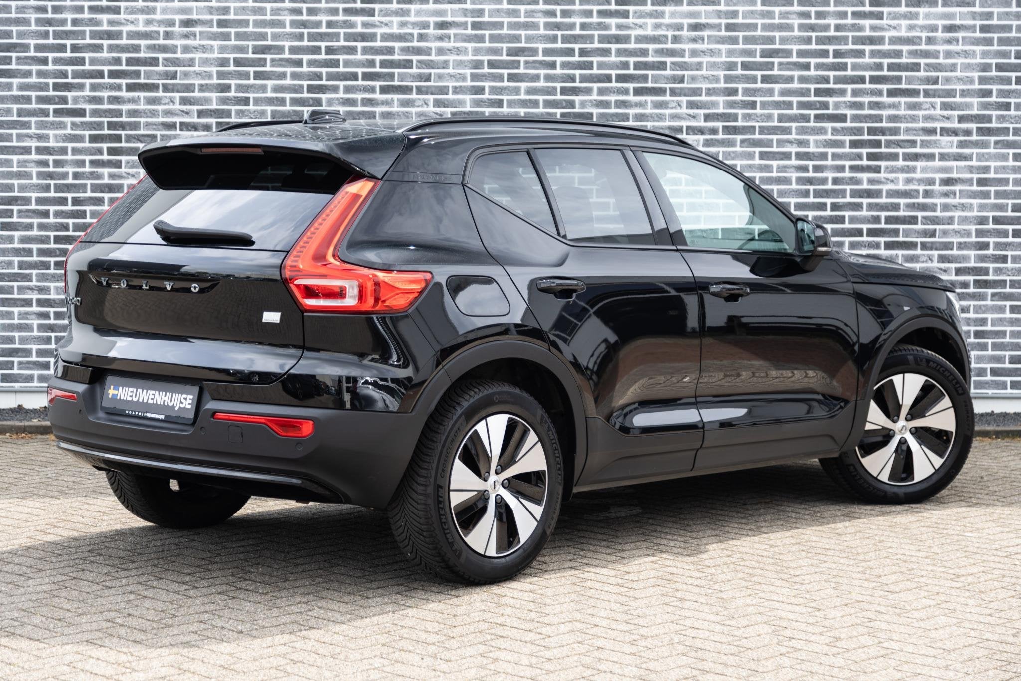 Volvo XC40 1.5 T4 Plug-in Hybrid Plus Dark | PHEV | Facelift, Auto's, Euro 6, 1712 kg, Zwart, Bedrijf