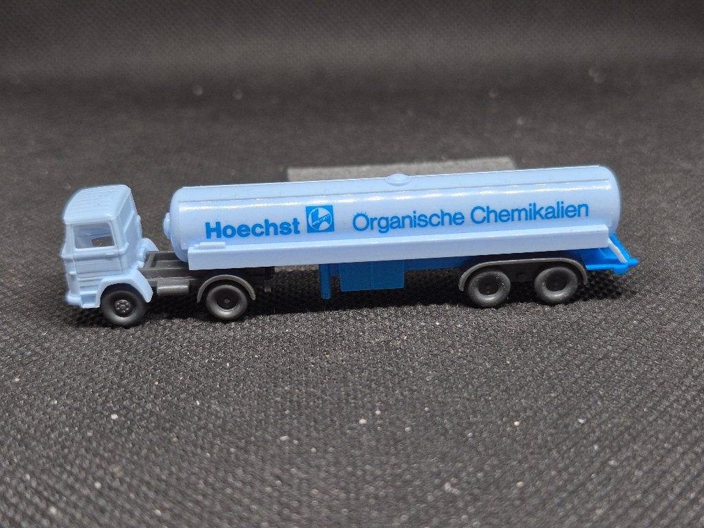 Wiking 9085 -Mercedes LPS1317 tankoplegger 'Hoechst' (15949), Overige merken, Gebruikt, Gelijkstroom of Wisselstroom, Overige typen