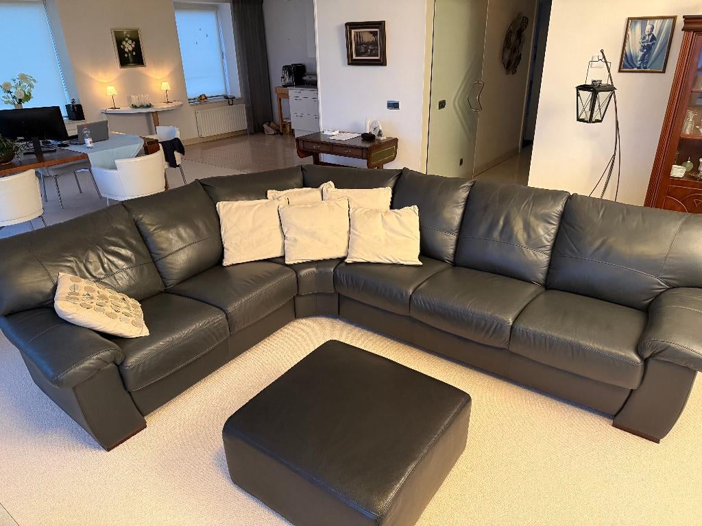 Leren Hoekbank 5 Zitplaatsen  230  230 cm inclusief hocker, Huis en Inrichting, Banken | Bankstellen, Ophalen, Gebruikt, Minder dan 75 cm