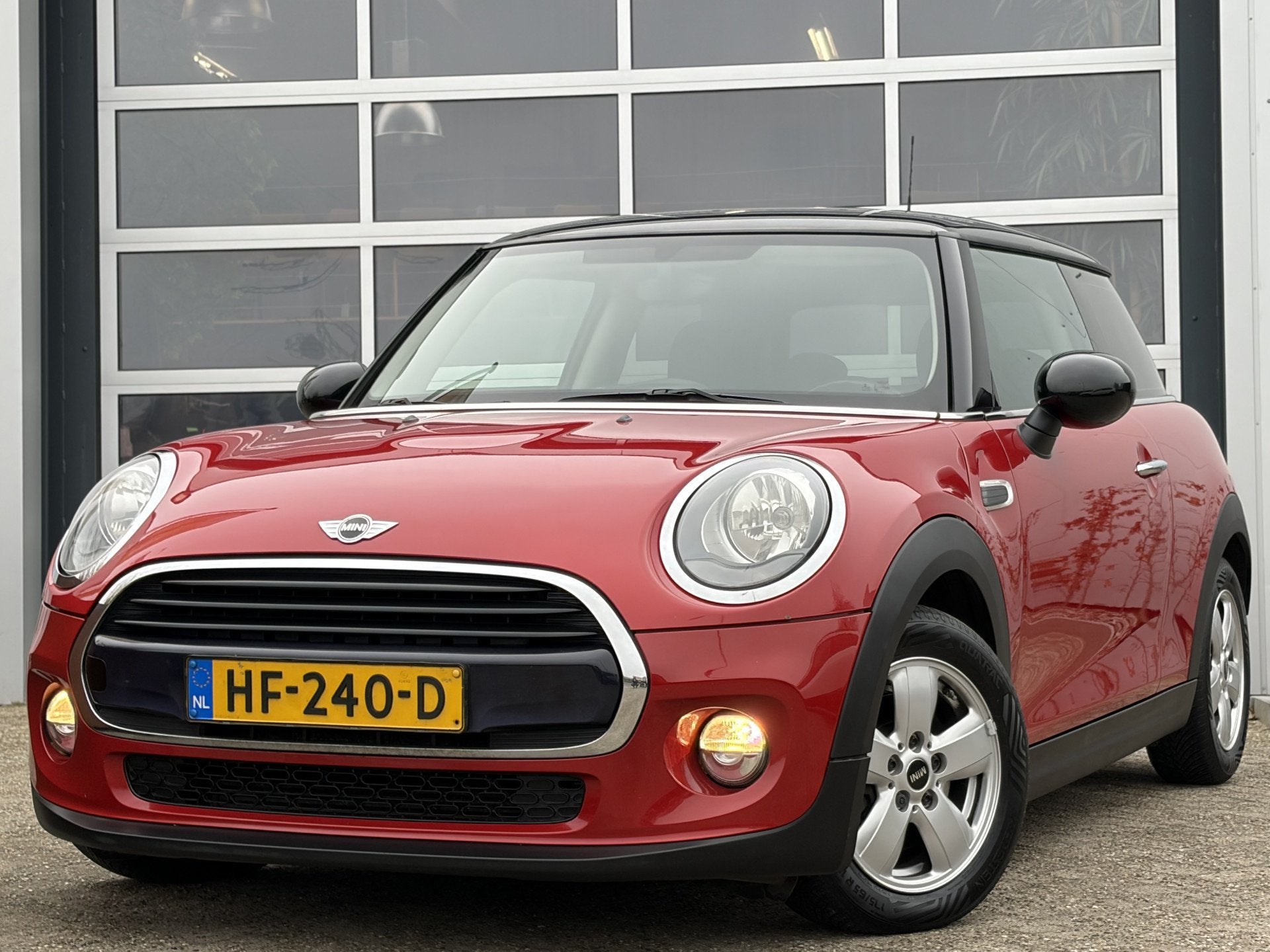 MINI Mini 1.5 Cooper Business 136pk | Nieuwe apk | Dealer on, Voorwielaandrijving, Gebruikt, 4 stoelen, 49 €/maand