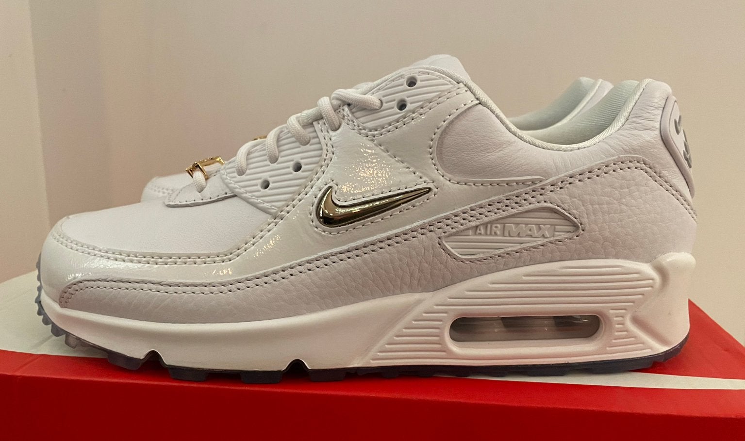 Nike Air Max 90 Pirate Radio mt 38,5, Kleding | Heren, Schoenen, Wit, Nieuw, Ophalen of Verzenden, Sneakers of Gympen