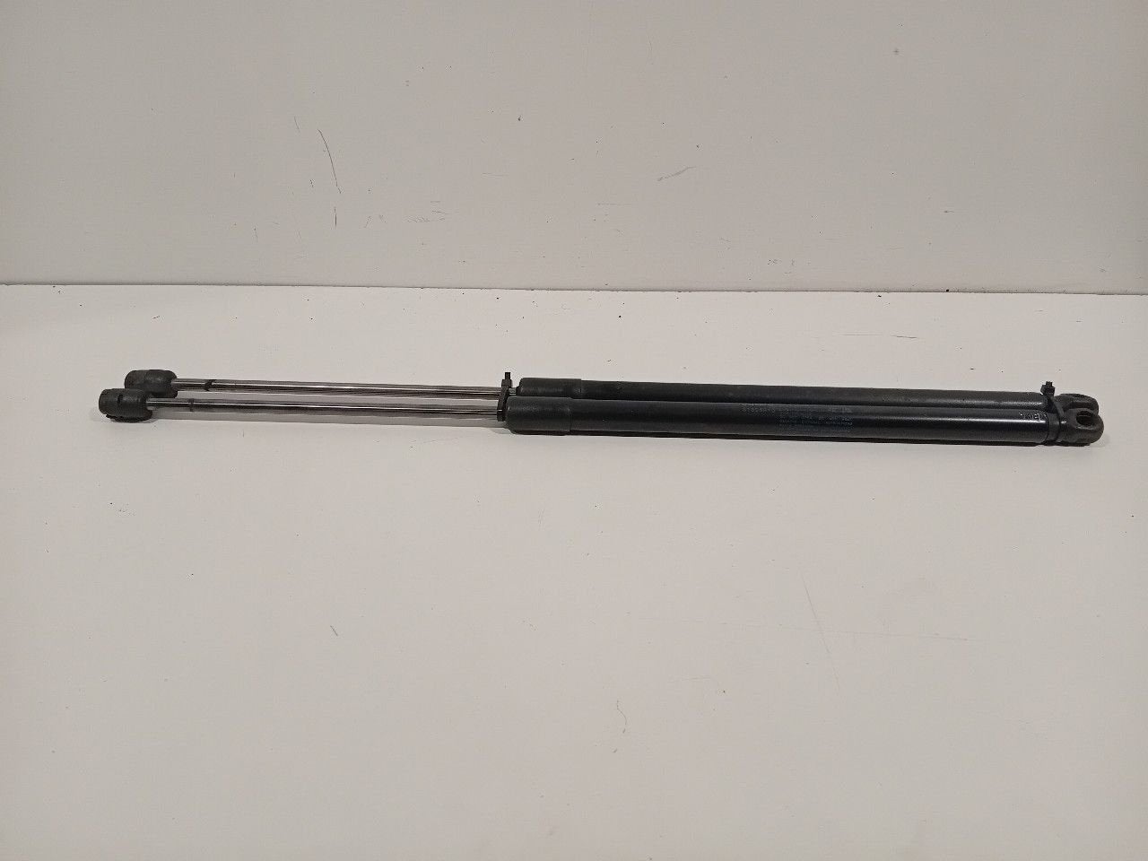 Gasdrukveerset achter Volvo V60, Onderdelen@venauto.nl, Van der Ven Autorecycling B.V., Gebruikt, Ettenseweg 76, 4706 PB Roosendaal, The Netherlands