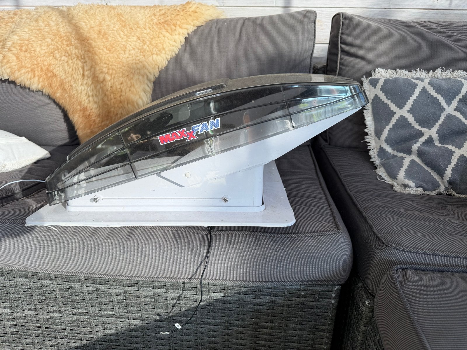 Maxxfan met rookkap, hor en verduistering - 40x40, Caravans en Kamperen, Caravan accessoires, Ophalen, Zo goed als nieuw