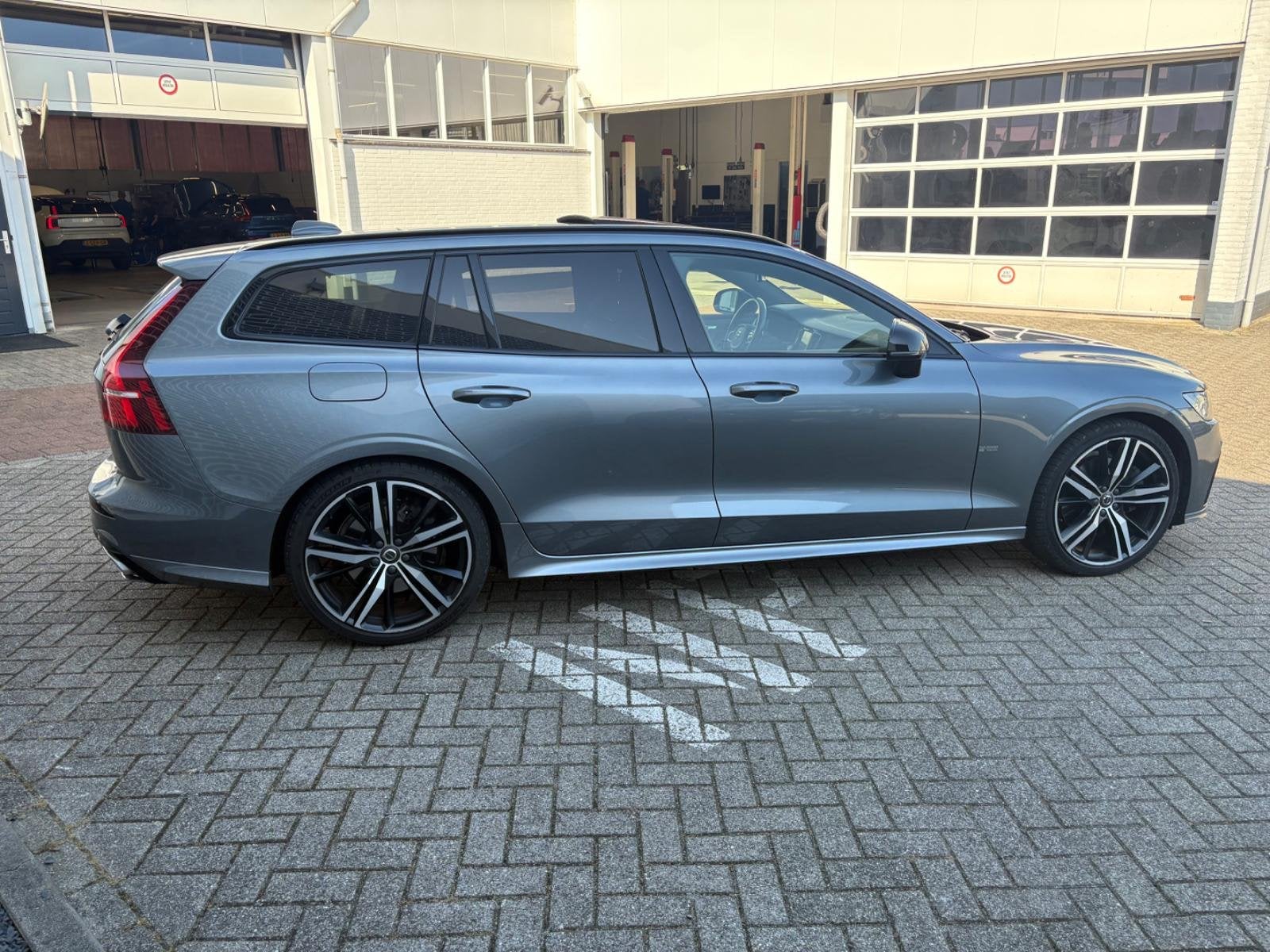 Volvo V60 2.0 T8 Twin Engine AWD R-Design | Plug-in Hybrid (, Auto's, Volvo, Stof, Gebruikt, Euro 6, 4 cilinders