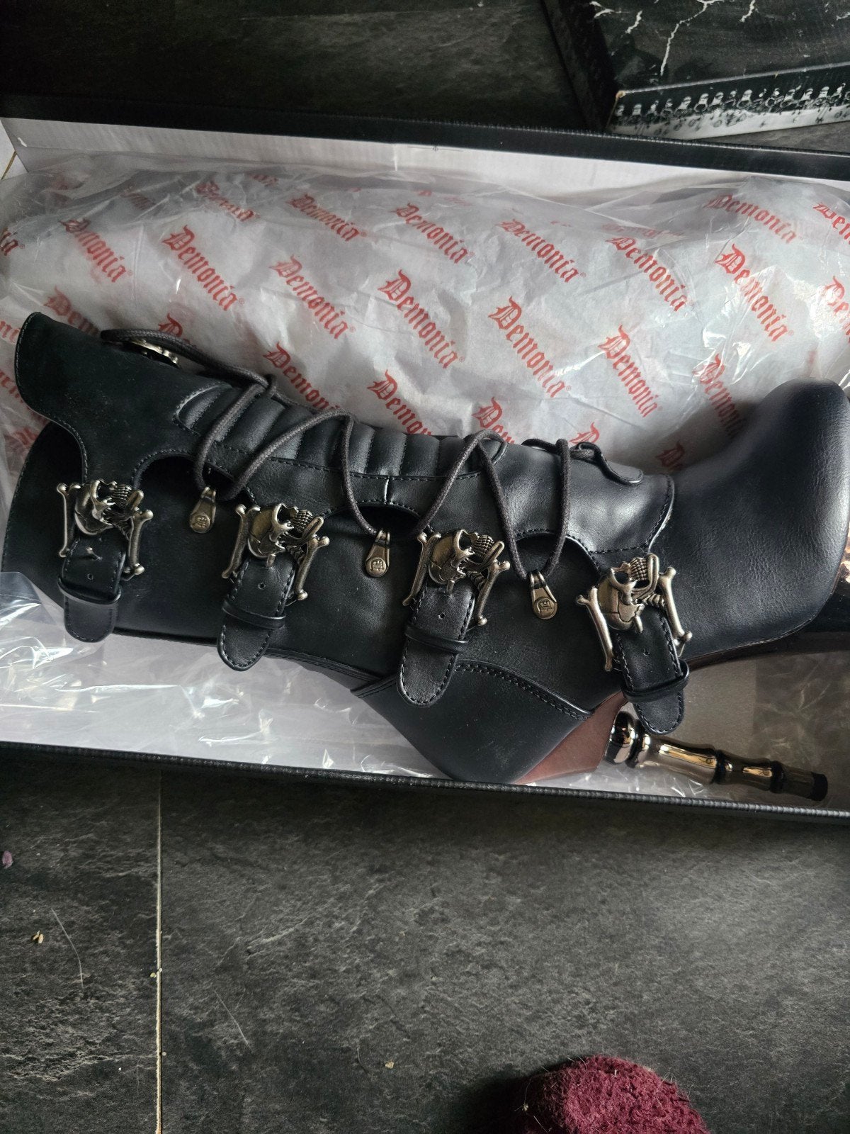 Demonia Gothic Laarzen met Gespen en Doodshoofden, Ophalen of Verzenden, Nieuw, Zwart, Hoge laarzen