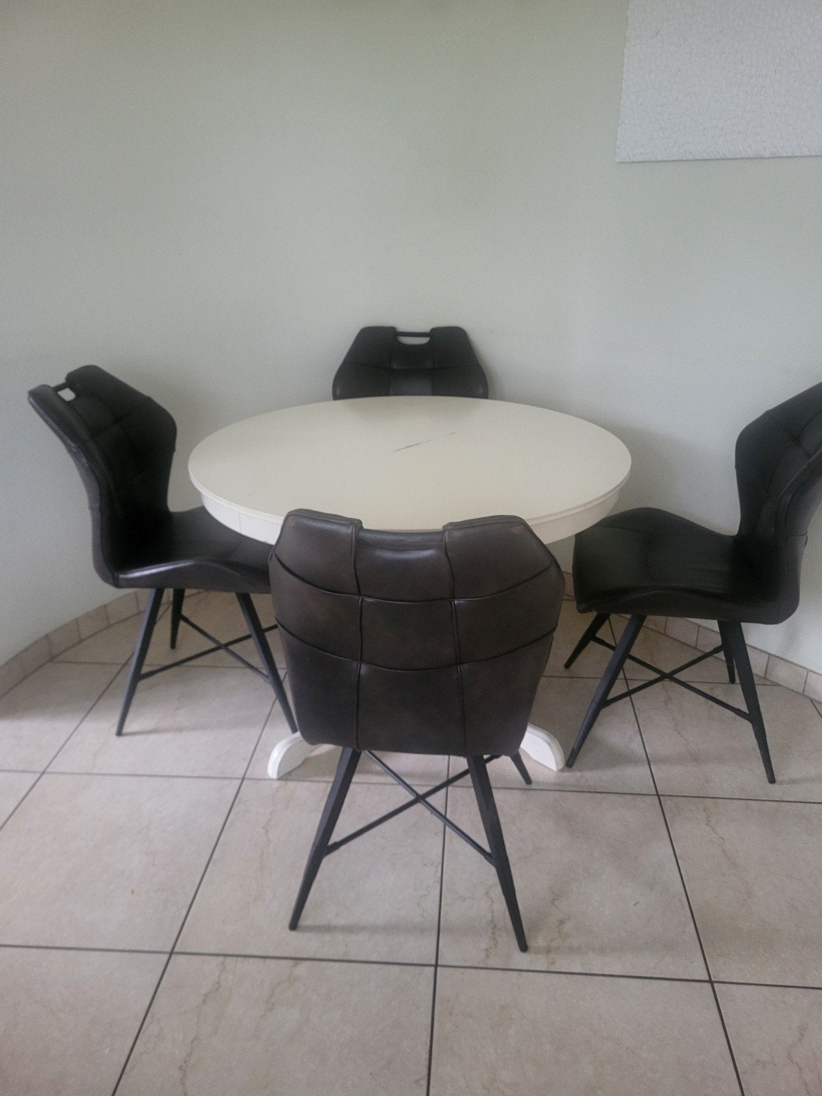 Eettafel met 4 stoelen - Gebruikt, Huis en Inrichting, Tafels | Eettafels, Ophalen, Gebruikt, Overige houtsoorten, Rond