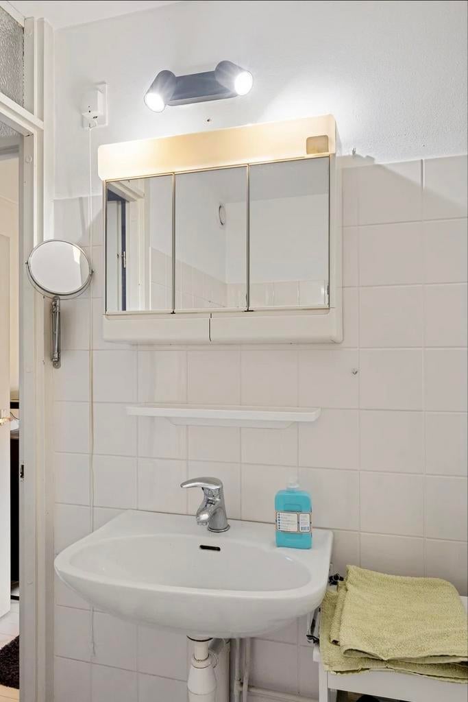 Wastel + spiegelkast + plankje, Ophalen