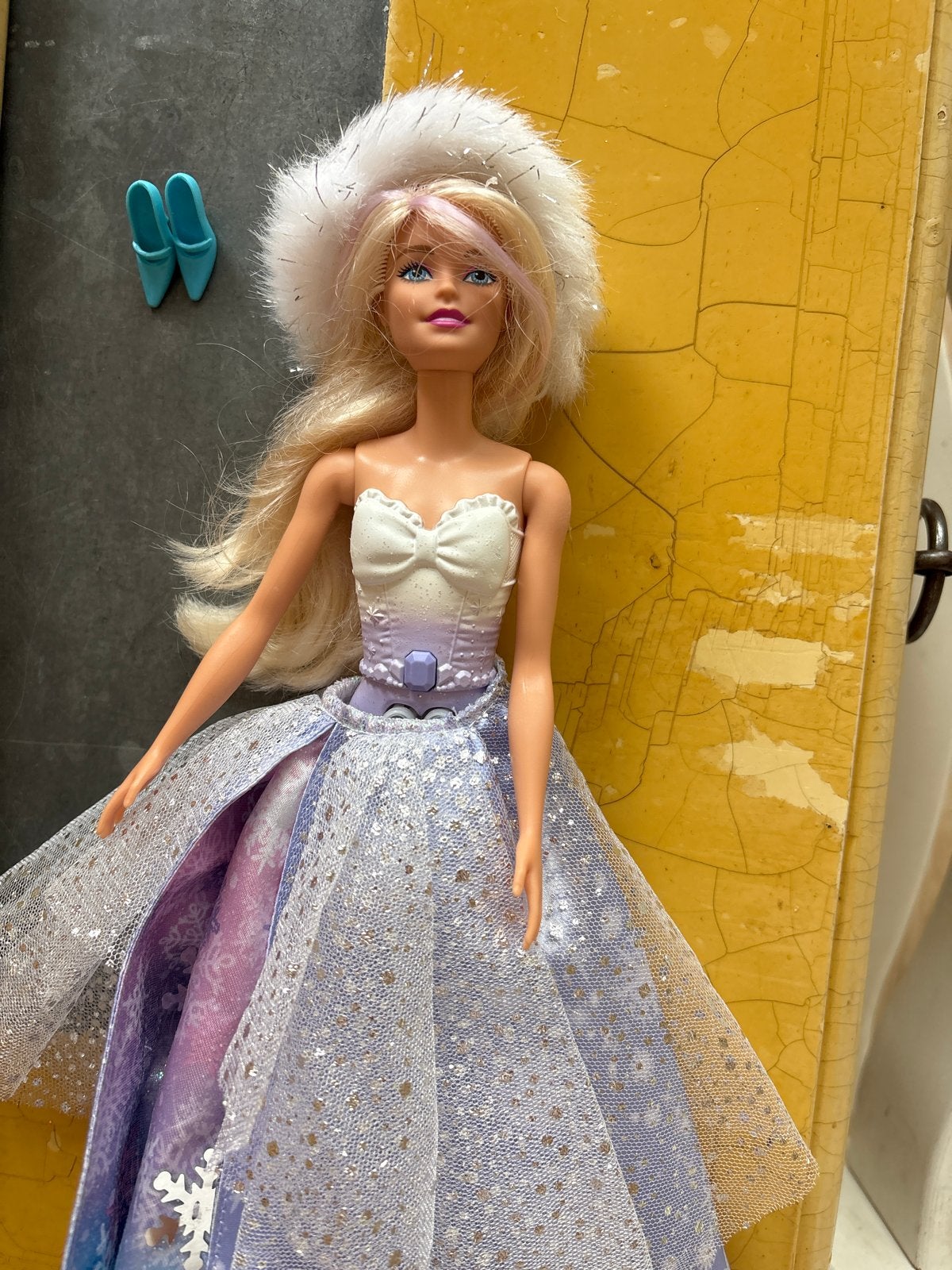 Barbiepop met winterjurk, Kinderen en Baby's, Ophalen of Verzenden, Gebruikt, Barbie