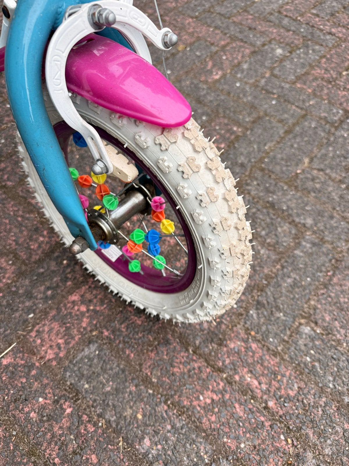 12 inch Frozen kinderfiets met zijwieltjes - Z.G.A.N., Fietsen en Brommers, Fietsen | Kinderfietsjes, Ophalen, Zo goed als nieuw