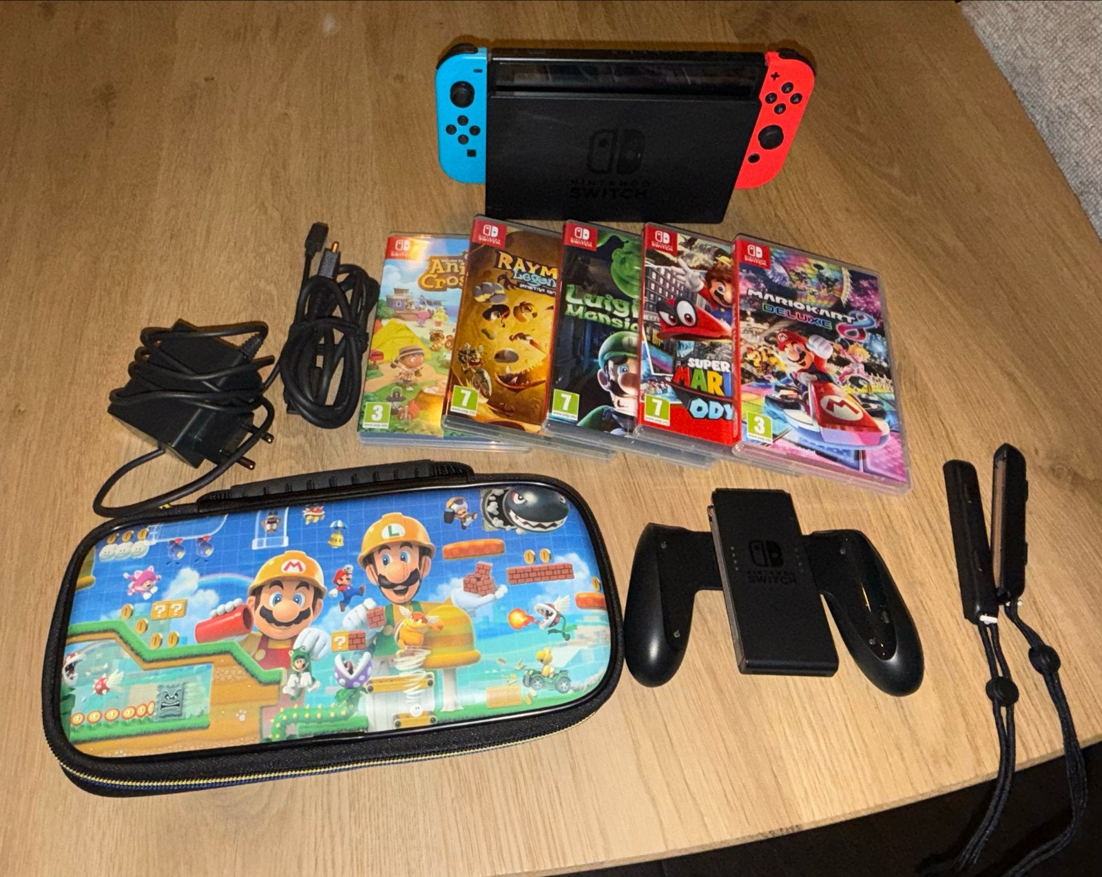 Nintendo Switch met 5 games en accessoires, Ophalen, Met games, Met 2 controllers, Zo goed als nieuw