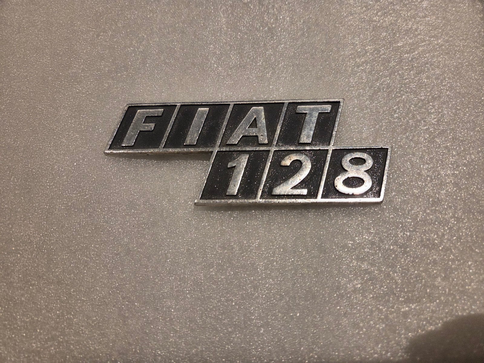 Fiat 128 embleem, Ophalen of Verzenden, Zo goed als nieuw, Auto's