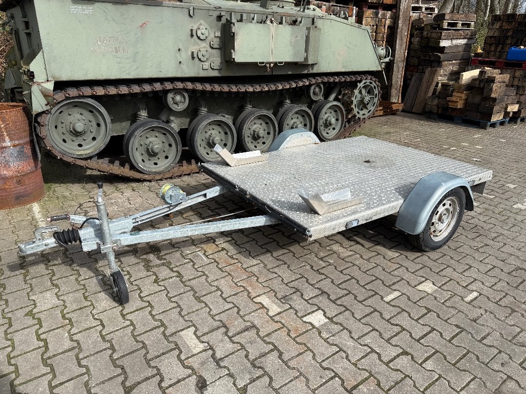 Motor aanhanger incl. lier, Ophalen, Zo goed als nieuw