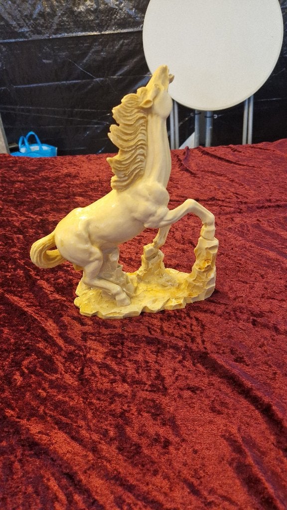Paardenbeeld, Ophalen