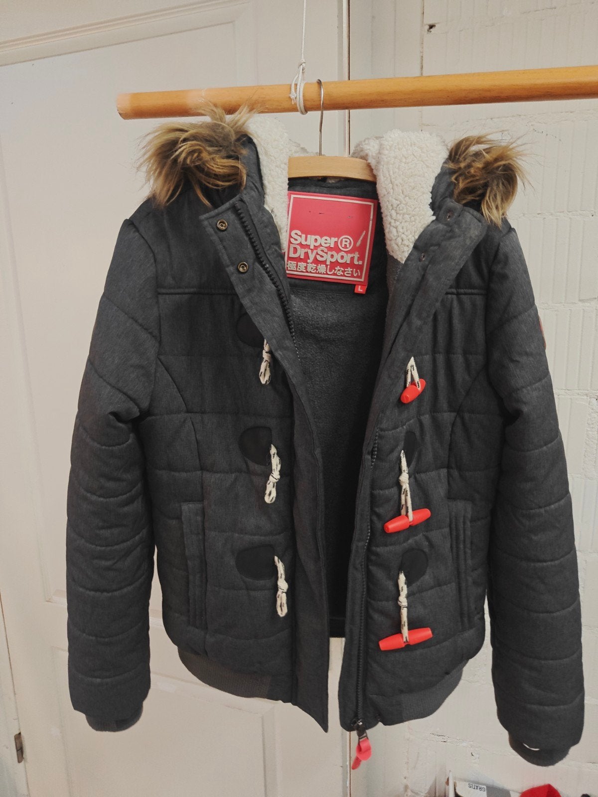 Superdry Drysport Winterjas met bontkraag, Maat 38/40 (M), Superdry, Ophalen of Verzenden, Zo goed als nieuw