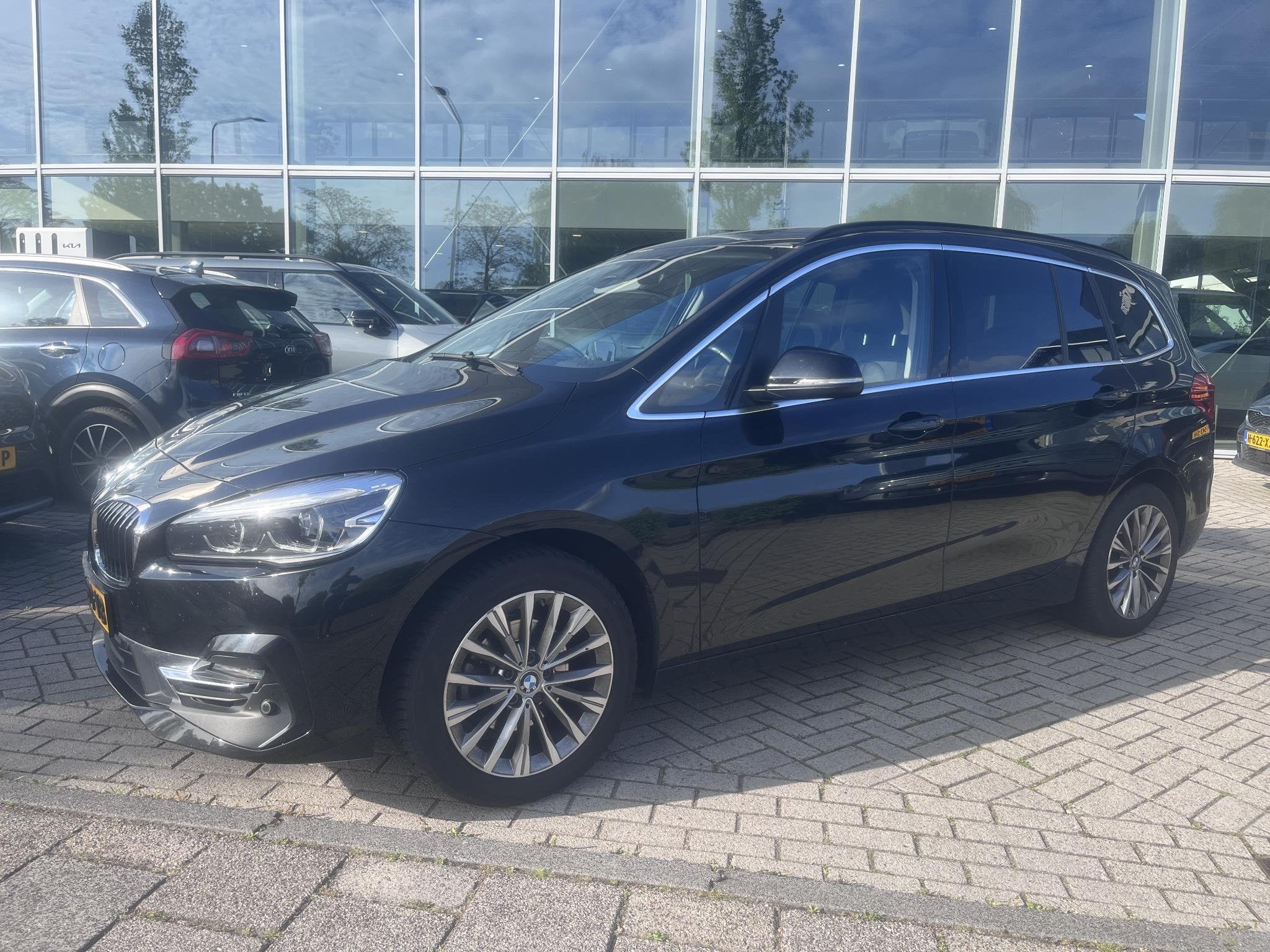 BMW 2-serie Gran Tourer 216i 7p. Business Edition Plus, Gebruikt, 2-Serie Gran Tourer, 7 stoelen, Zwart