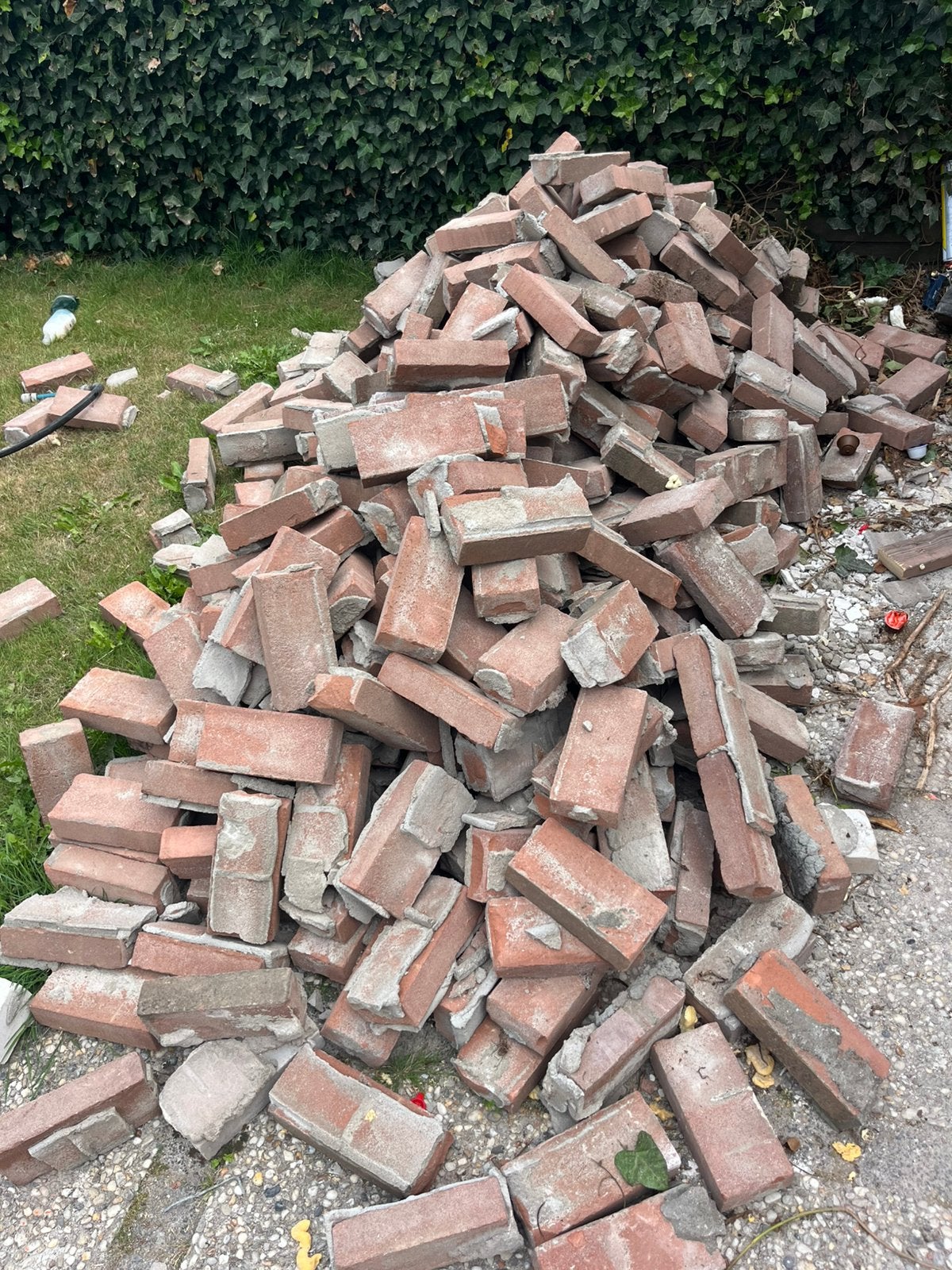 Stapel gevelstenen, Ophalen, Gebruikt, Bakstenen