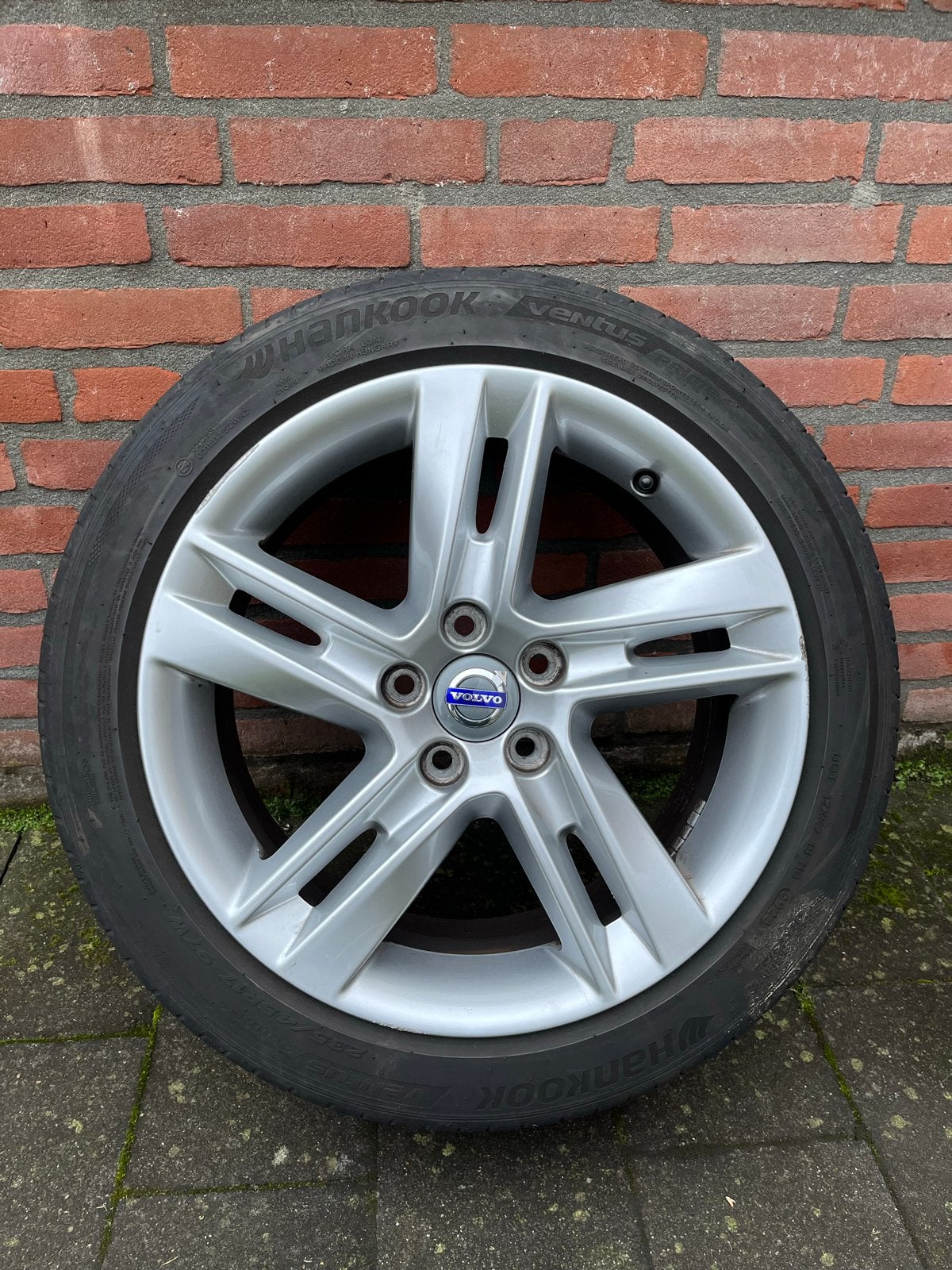 4x Volvo Velg 235/45 R17 met zomerbanden, Auto-onderdelen, Gebruikt, Banden en Velgen, 17 inch, Ophalen of Verzenden