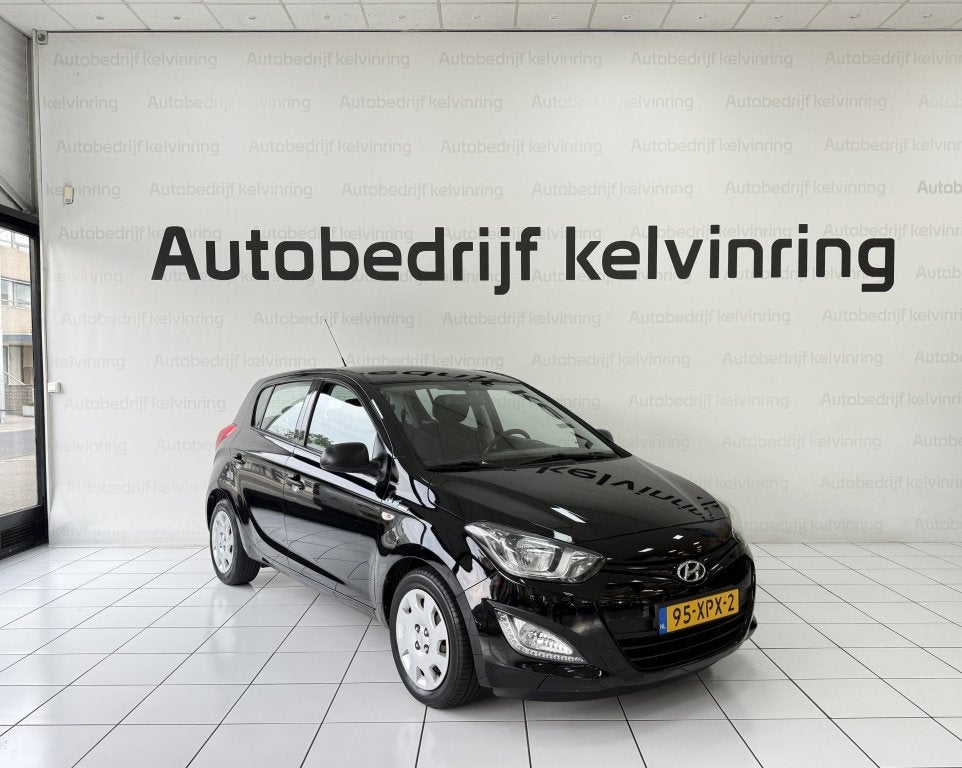 Hyundai i20 1.2i Business Ed Bovag garantie NAP Airco, Auto's, Gebruikt, 31 €/maand, 4 cilinders, Zwart