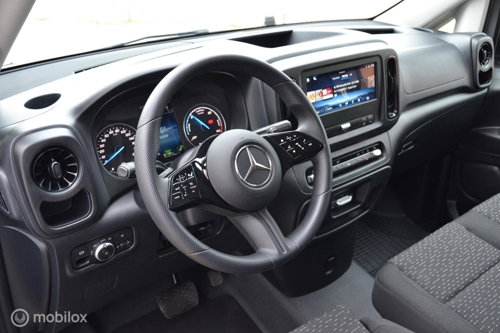 Mercedes Vito Bestel eVito Lang|70KW|L2|2025|voorklima, Stof, Gebruikt, Met garantie (alle), 116 pk