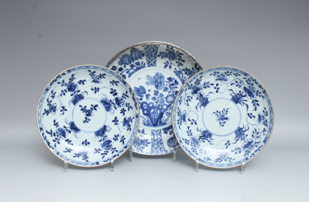 Chinees blauw wit porseleinen borden één zilveren hengsel, Ophalen of Verzenden