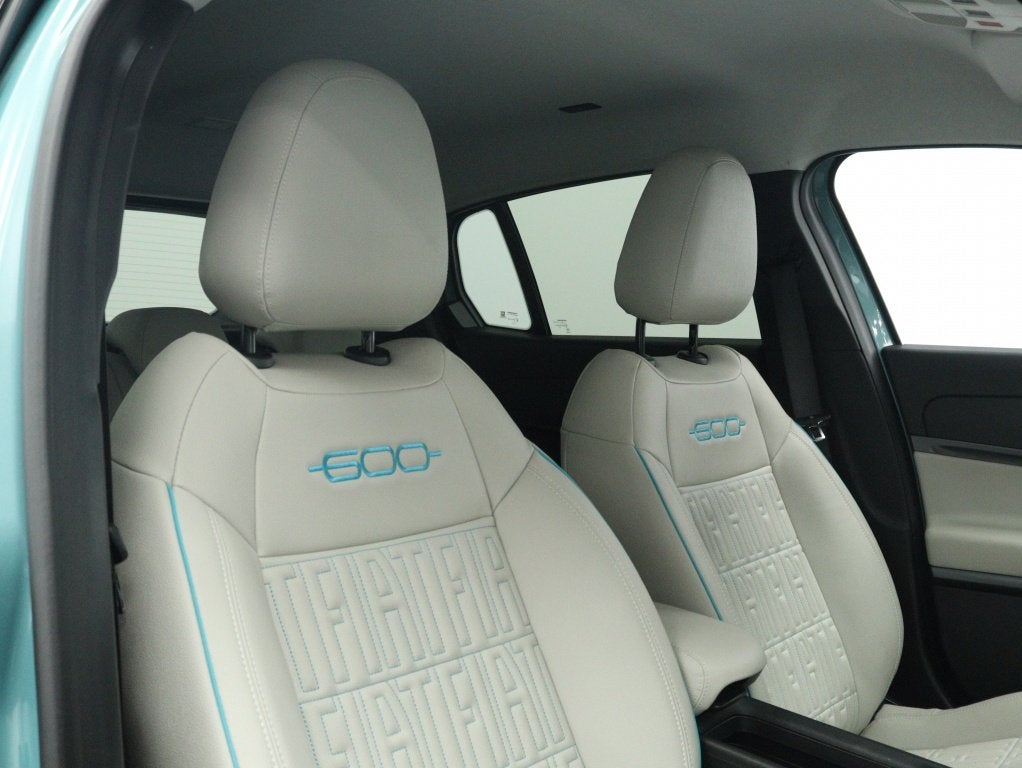 Fiat 600E La Prima 54 kWh | Wit Leder | Private lease vanaf, 12 maanden, 0 cilinders, Gebruikt, 156 pk