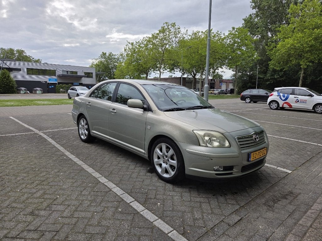 Toyota Avensis 2.0 | Airco | Vol opties | Stoelverwarm| APK, 1998 cc, Avensis, 4 cilinders, Leder en Stof