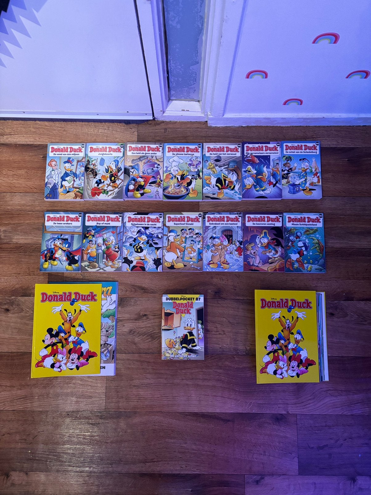 Donald Duck collectie 36 stuks + 2 officiële bewaarmappen, Meerdere stripboeken, Ophalen of Verzenden, Zo goed als nieuw