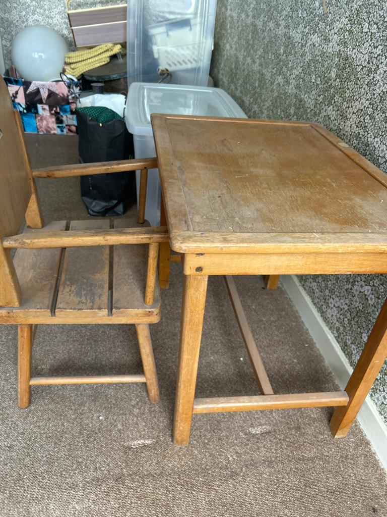 Vintage houten kinderbureau en stoel, Ophalen, Gebruikt