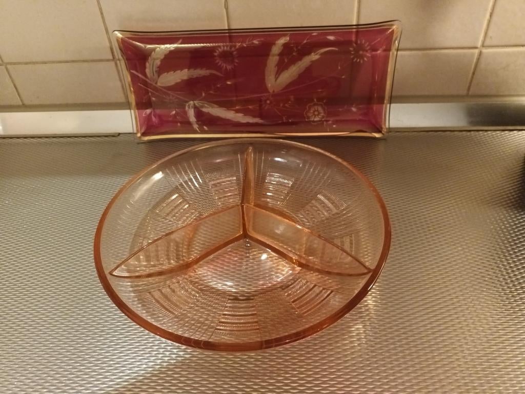 Twee bijzondere rood glazen schalen, Ophalen of Verzenden