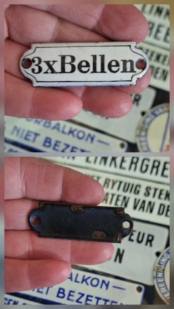 Antiek zwart wit tekstbordje 3x Bellen, 6 x 2 cm groot., Antiek en Kunst, Antiek | Emaille, Ophalen of Verzenden