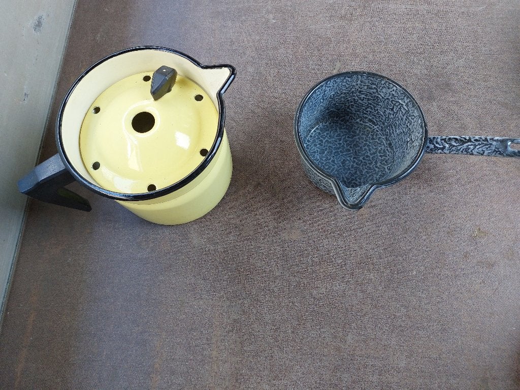 2 oude kannetjes 1xwit en 1 blauw, Overige typen, Ophalen of Verzenden, Gebruikt, Metaal