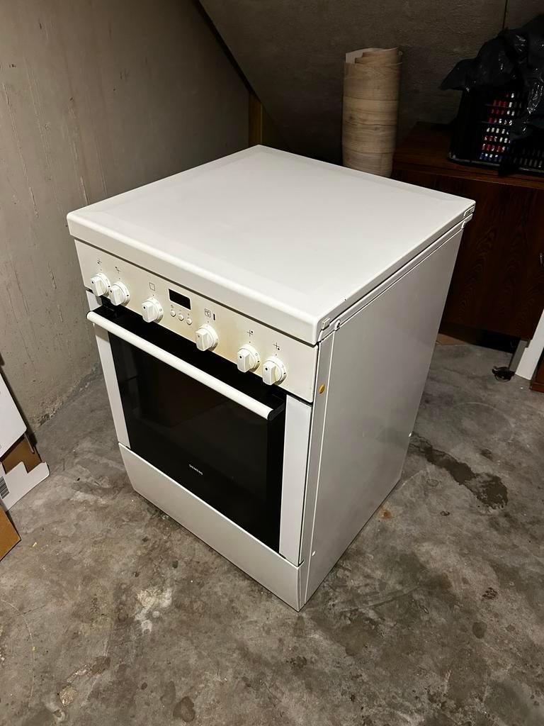 Siemens vrijstaand fornuis met oven en kookplaat, Witgoed en Apparatuur, Fornuizen, Ophalen, Gebruikt, 4 kookzones, Gas