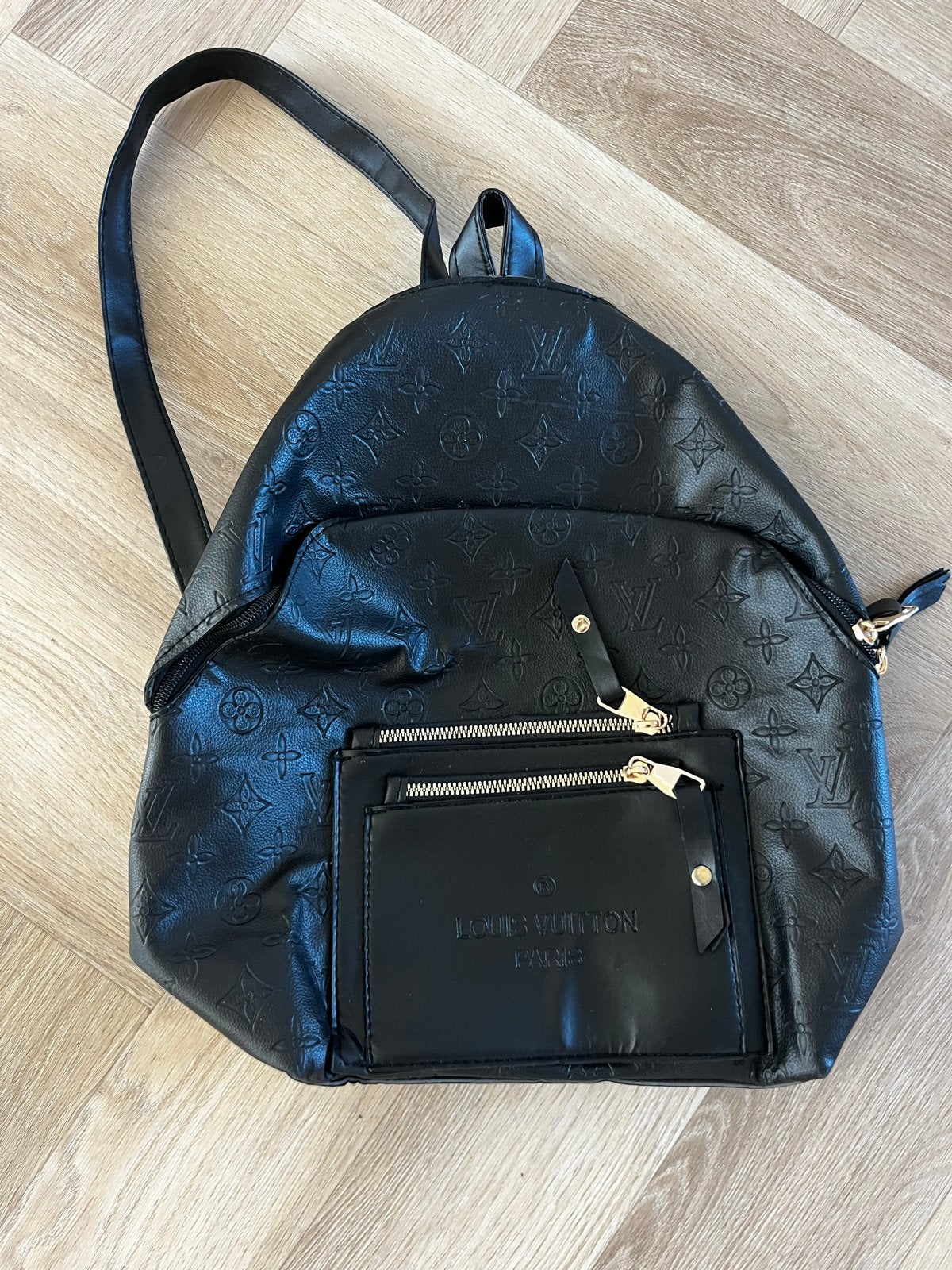 Zwarte Louis Vuitton rugzak (niet echt!), 30 tot 45 cm, Ophalen, Overige merken, Minder dan 25 cm