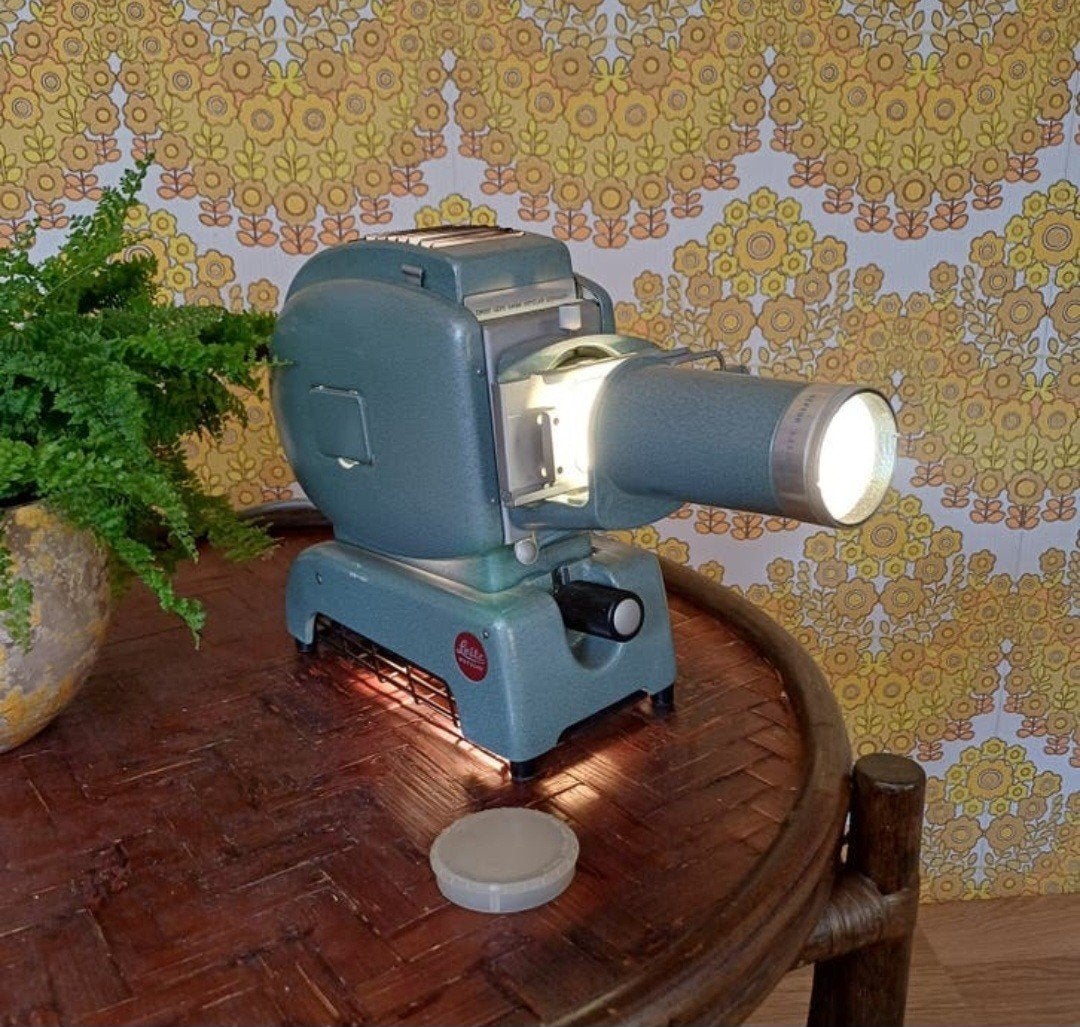 Leitz Prado diaprojector - werkend met accessoires, Ophalen of Verzenden