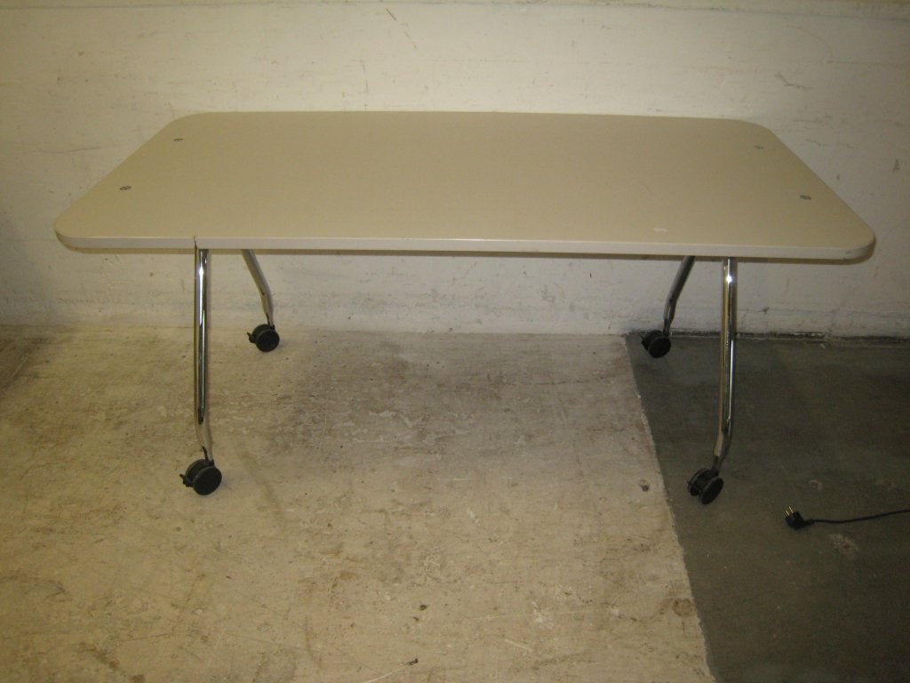 Vitra Ad Hoc schrijftafel, verrijdbaar, Niet ingevuld, Gebruikt, Niet ingevuld, Niet ingevuld